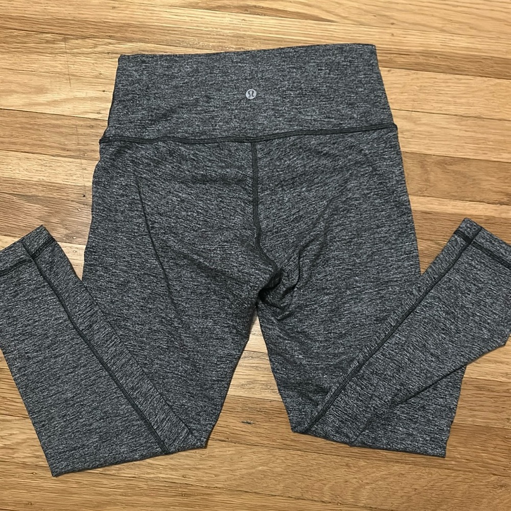 Grey good condition Lululemon leggings,  size 8 full length